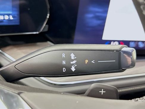 New 2026 Chevrolet Suburban Premier image 19