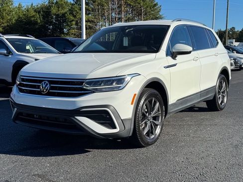 Used 2024 Volkswagen Tiguan SE image 7