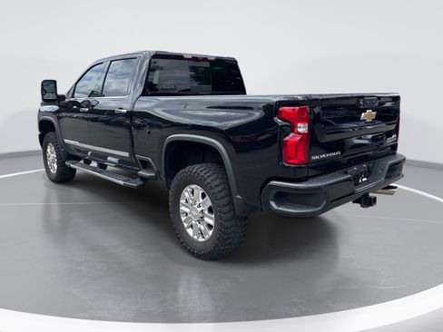 Used 2024 Chevrolet Silverado 2500 High Country w/ High Country Premium Package AWD/4WD image 6