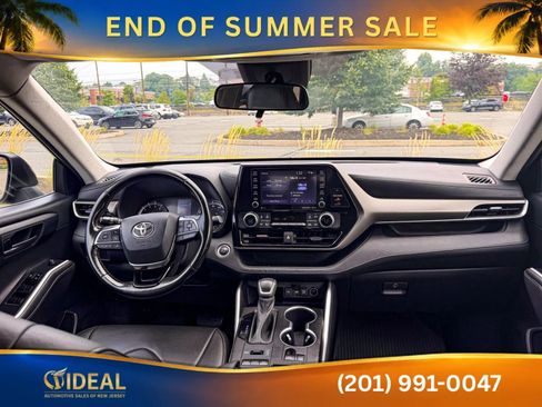 Used 2021 Toyota Highlander LE AWD/4WD image 24
