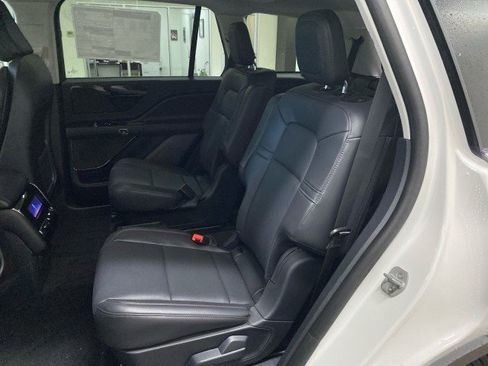 New 2025 Lincoln Aviator AWD image 9