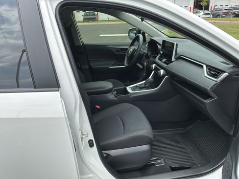 Used 2025 Toyota RAV4 LE AWD/4WD image 32