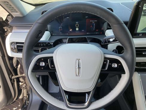 New 2025 Lincoln Aviator 2WD image 31