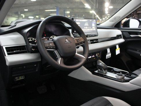 New 2026 Mitsubishi Outlander SE AWD/4WD image 5