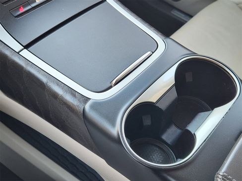 Used 2019 Lincoln Nautilus Select image 19