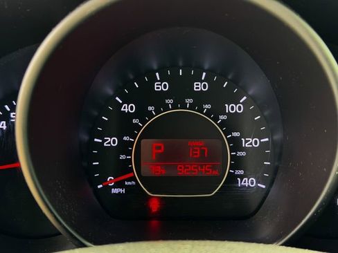 Used 2016 Kia Soul + FWD image 10