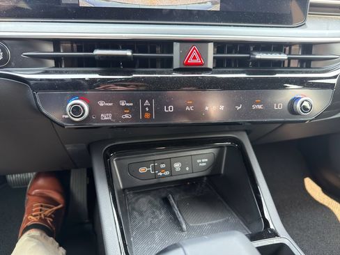 Used 2025 Kia K5 GT-Line w/ GT-Line Premium Package AWD/4WD image 28