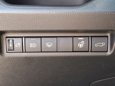 Used 2020 Toyota RAV4 XLE Premium AWD/4WD image 28