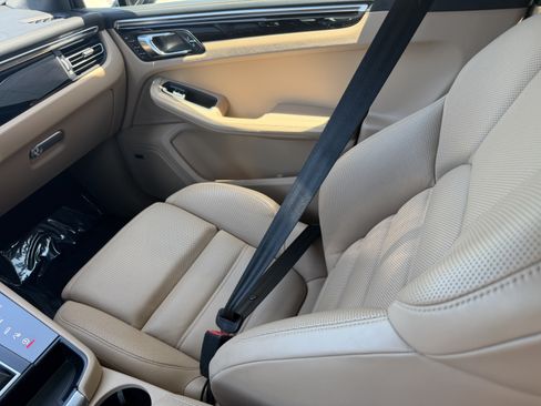 Used 2023 Porsche Macan AWD/4WD image 18