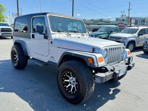 Used 2006 Jeep Wrangler Unlimited w/ Premium Audio Group AWD/4WD image 7