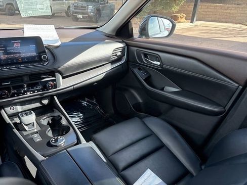 Used 2023 Nissan Rogue SV w/ SV Premium B Package image 28