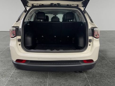 Used 2018 Jeep Compass Latitude w/ Popular Equipment Group AWD/4WD image 16