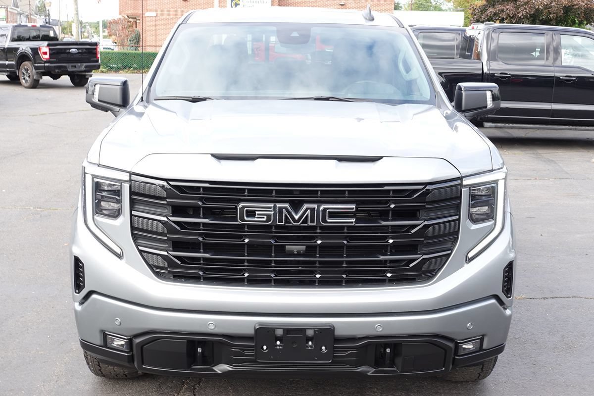 Used 2024 GMC Sierra 1500 Elevation w/ Elevation Premium Package AWD/4WD image 6