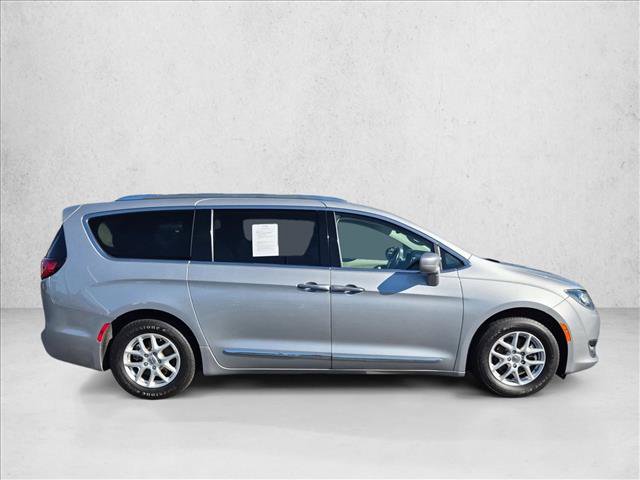 Used 2020 Chrysler Pacifica Touring-L FWD image 4