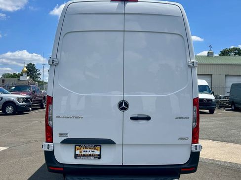 Used 2024 Mercedes-Benz Sprinter 2500 image 4