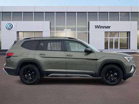 Used 2025 Volkswagen Atlas Peak Edition SE image 6