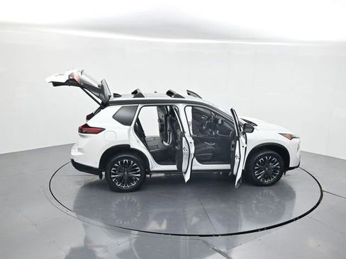 Used 2025 Nissan Rogue Platinum w/ Platinum Premium Package FWD image 50