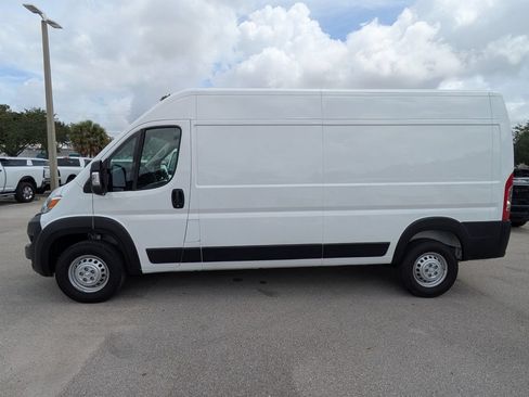 Used 2026 RAM ProMaster 2500 w/ Convenience Group FWD image 9