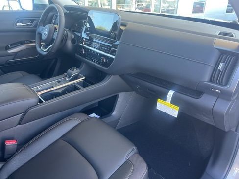 New 2025 Nissan Pathfinder SL image 22