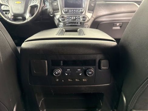 Used 2018 Chevrolet Suburban LT image 25