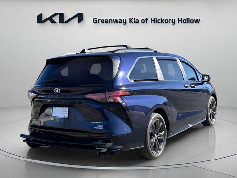 Used 2023 Toyota Sienna XSE image 7