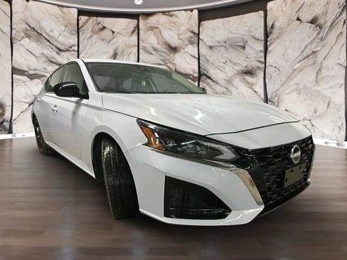 Used 2024 Nissan Altima 2.5 SR FWD image 7
