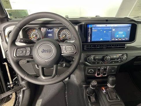 New 2025 Jeep Gladiator Sport AWD/4WD image 13