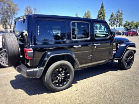 Used 2024 Jeep Wrangler Unlimited Sahara AWD/4WD image 2
