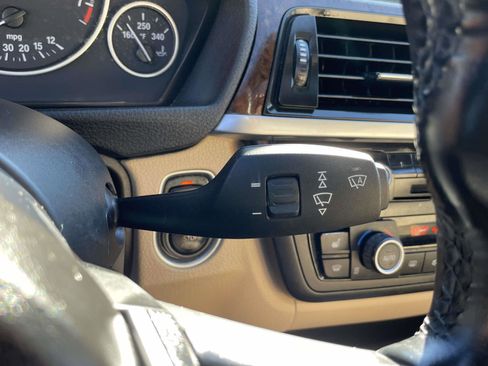 Used 2014 BMW 320i Sedan w/ Sport Package image 20