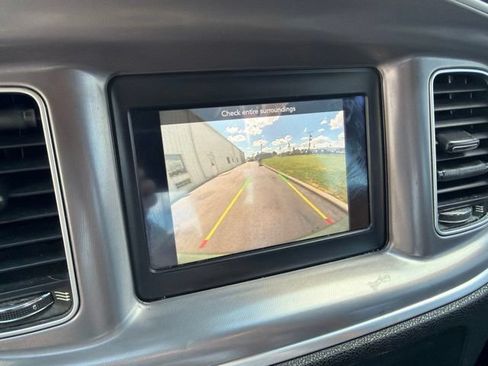 Used 2019 Dodge Charger SXT RWD image 22