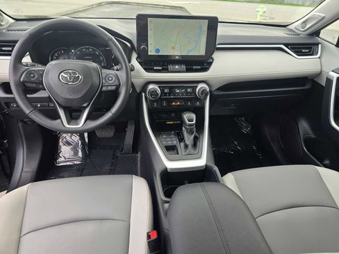 Used 2025 Toyota RAV4 XLE Premium image 21