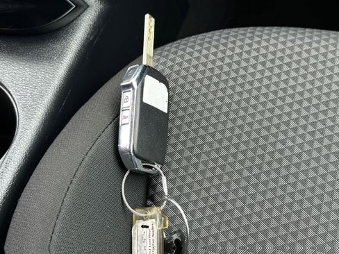 Used 2025 Kia Soul LX w/ LX Technology Package FWD image 21