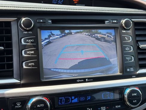 Used 2015 Toyota Highlander XLE FWD image 21