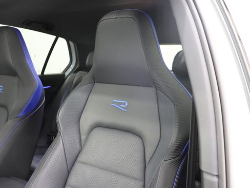 Used 2024 Volkswagen Golf R image 39