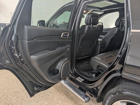 Used 2015 Jeep Grand Cherokee Overland w/ Advanced Technology Group AWD/4WD image 14