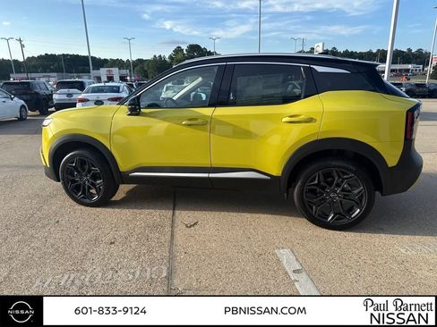 New 2025 Nissan Kicks SR image 17