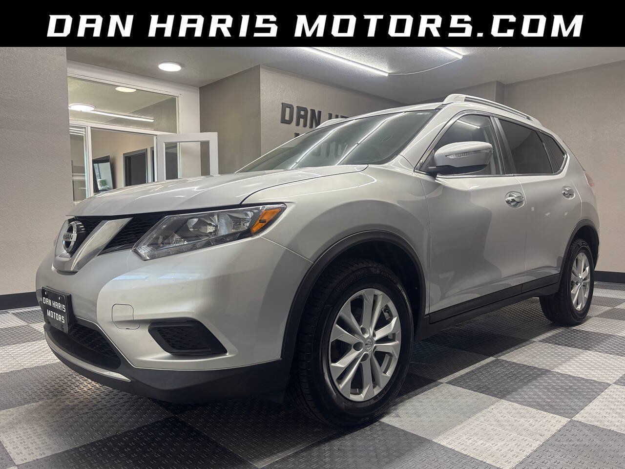 Used 2015 Nissan Rogue SV AWD/4WD image 1