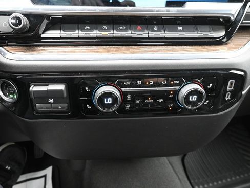 Used 2025 Chevrolet Silverado 1500 LT AWD/4WD image 36