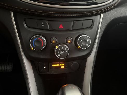 Used 2021 Chevrolet Trax LT AWD/4WD image 65