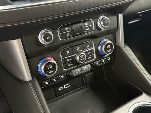 Used 2024 GMC Yukon SLT image 42