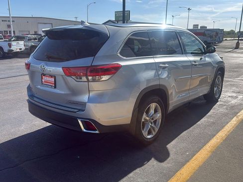 Used 2018 Toyota Highlander Limited w/ Protection Package #3 AWD/4WD image 6