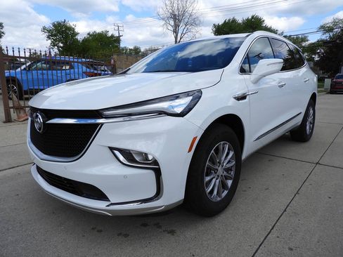 Used 2022 Buick Enclave Essence w/ Trailering Package, 5000 lbs. FWD image 4