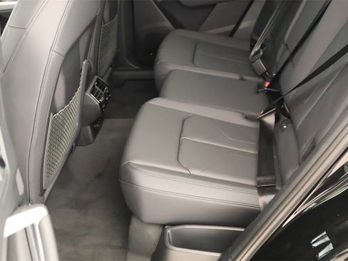 New 2025 Audi Q3 2.0T Premium image 28