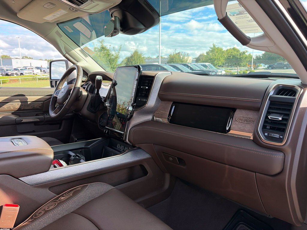 Used 2025 RAM 2500 Limited AWD/4WD image 31