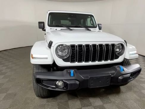 Used 2024 Jeep Wrangler Unlimited w/ Convenience Group AWD/4WD image 13