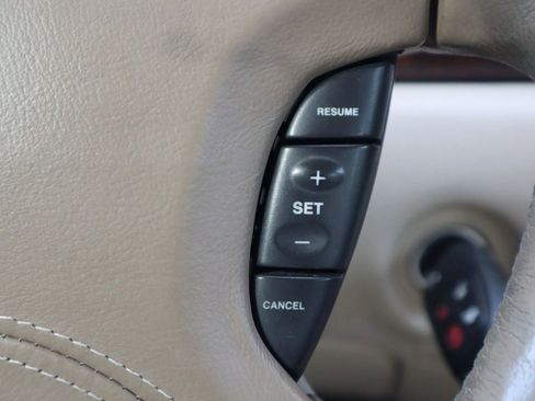 Used 2004 Jaguar XJ8 image 23