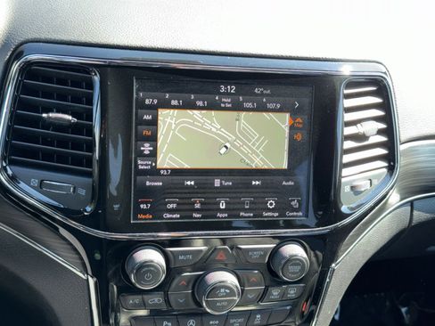 Used 2019 Jeep Grand Cherokee Limited image 18