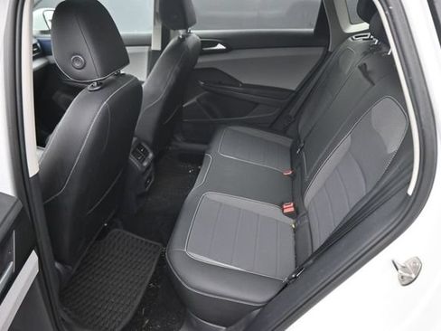 Used 2022 Volkswagen Taos SE AWD/4WD image 19