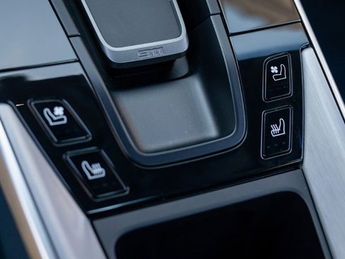 Used 2024 Porsche 911 Carrera 4S w/ Sport Package image 39