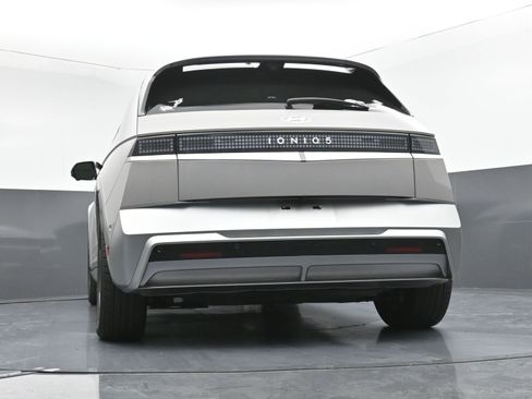 Used 2025 Hyundai Ioniq 5 Limited image 32